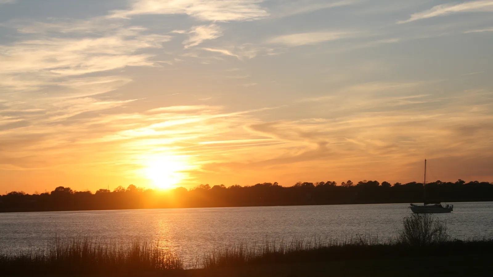 Sunset over the Ashley River, seen from Brittlebank Park in Charleston