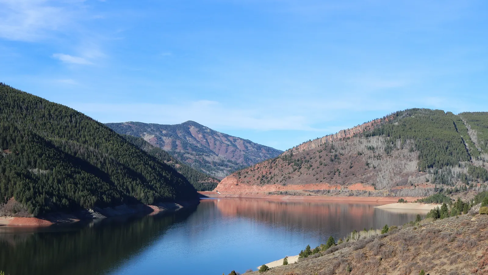 Ruedi Reservoir winding between forested mountains in the Fryingpan Valley
