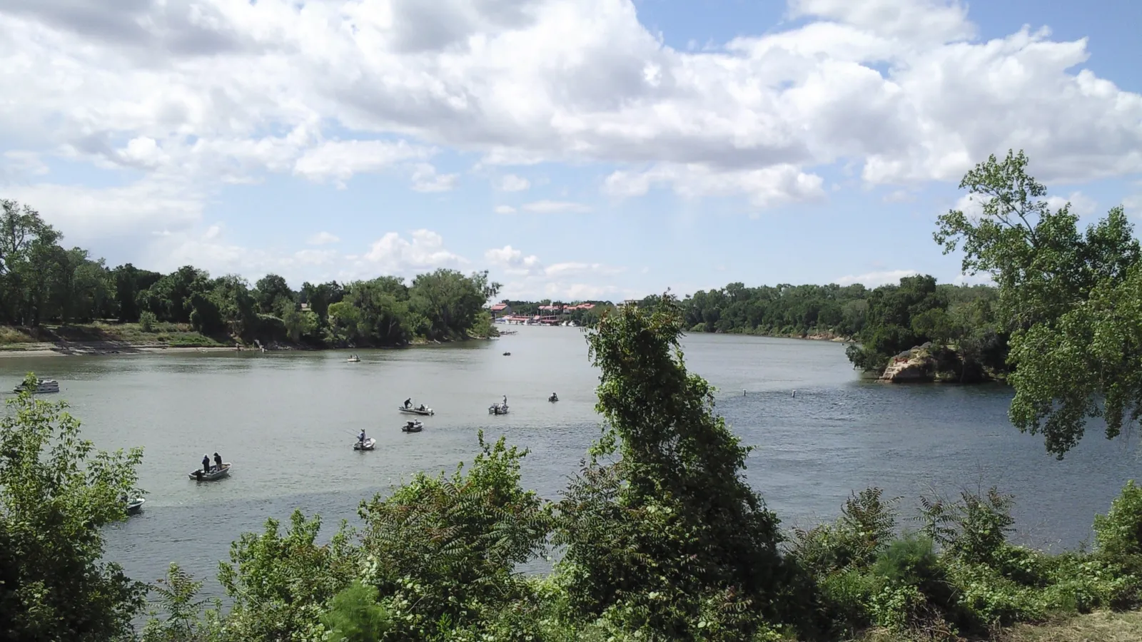 Small boats on the water where the American River meets the Sacramento River